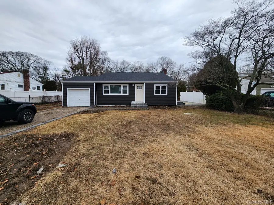 1550 N Gardiner Drive, Bay Shore, NY 11706 - #2