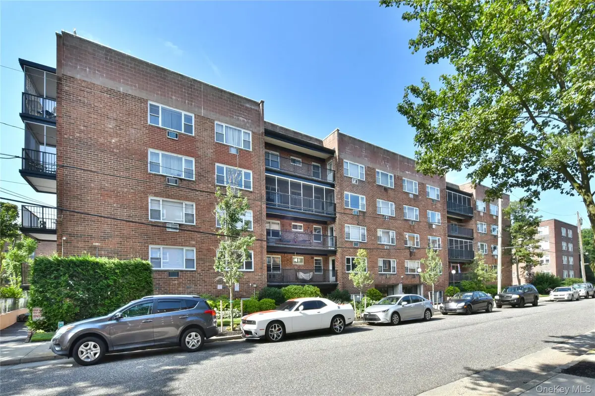 101 Lincoln Avenue #3R, Mineola, NY 11501 - #1