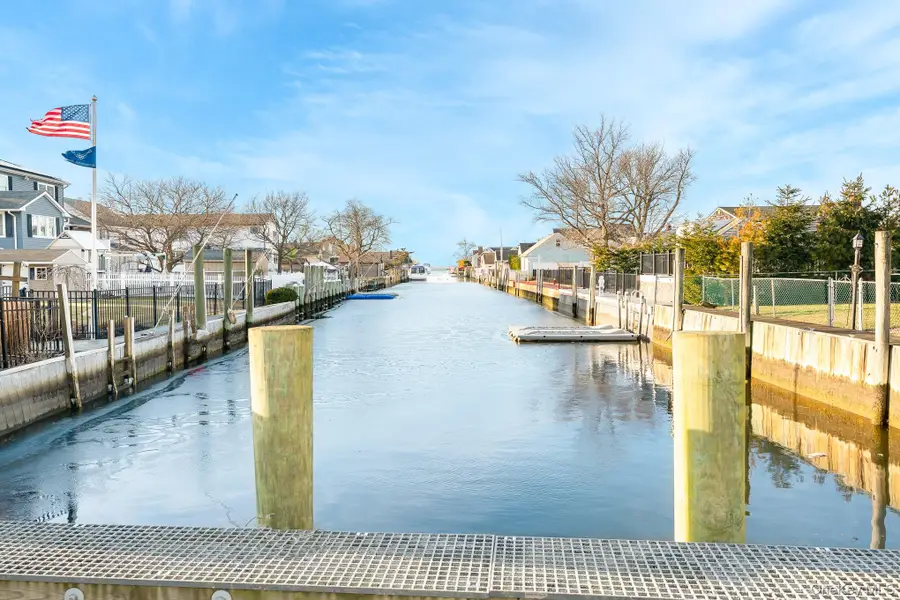 281 Richmond Avenue, Amityville, NY 11701 - #2