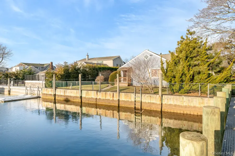 281 Richmond Avenue, Amityville, NY 11701 - #3