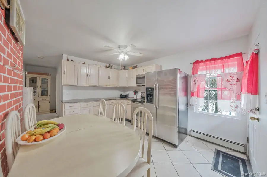 24 Beacon Lane, Hicksville, NY 11801 - Image #2