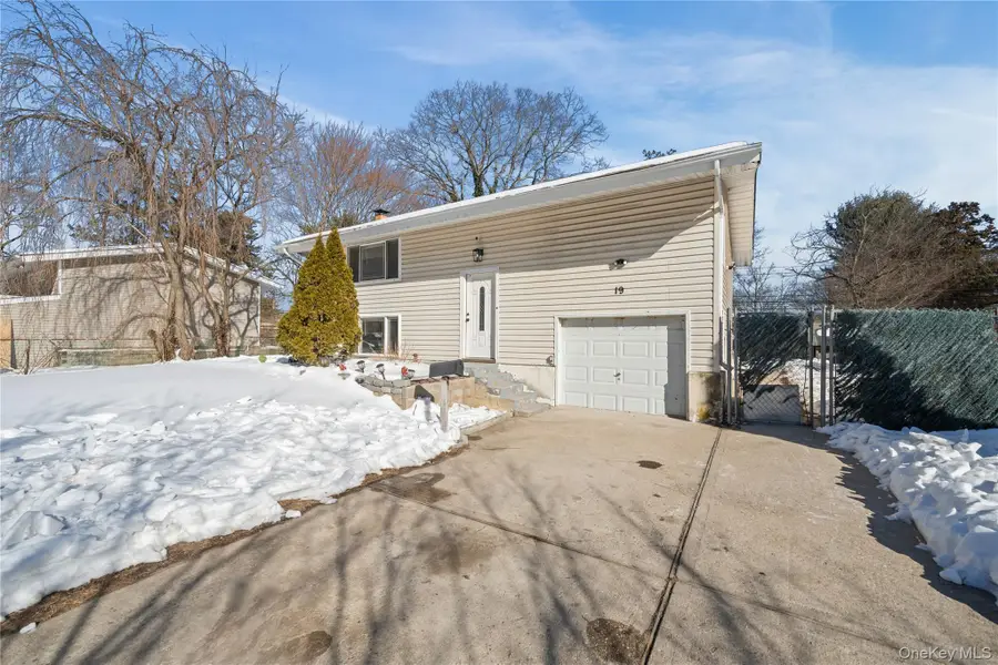 19 Scotchpine Drive, Islandia, NY 11749 - #3