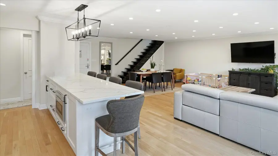 22 Park Place #4T, Great Neck, NY 11021 - Image #3