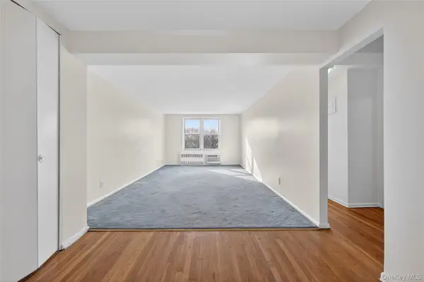 66-10 Thornton Place #4C, Rego Park, NY 11374