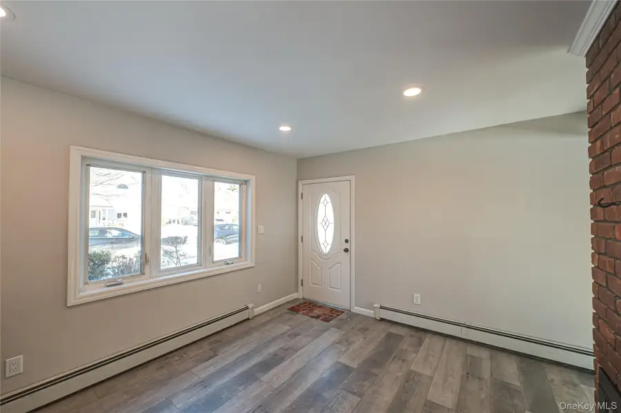 16 Sleepy Lane, Hicksville, NY 11801 - Image #2