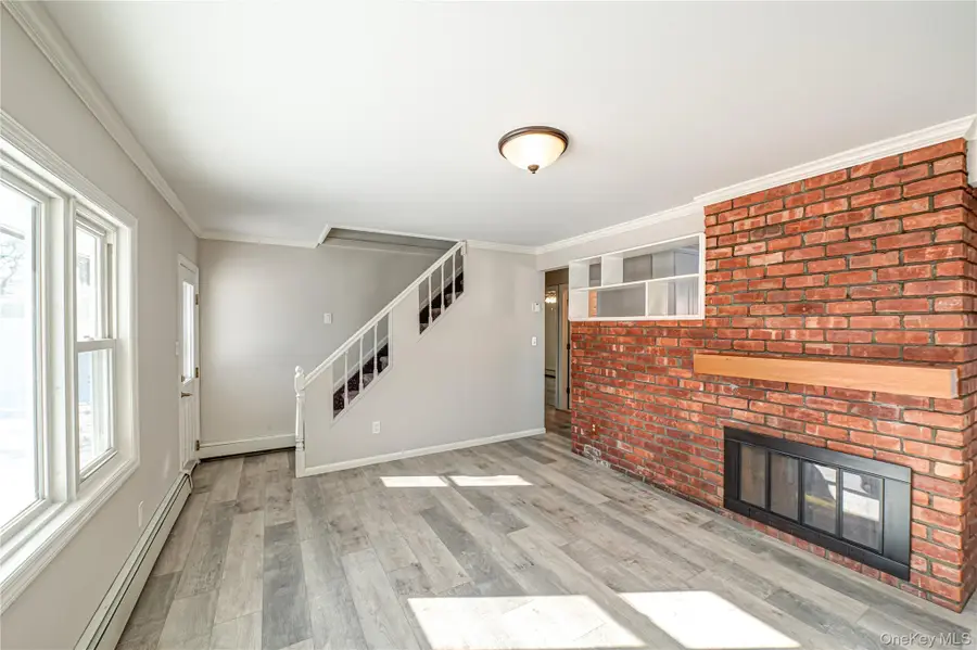 16 Sleepy Lane, Hicksville, NY 11801 - Image #3