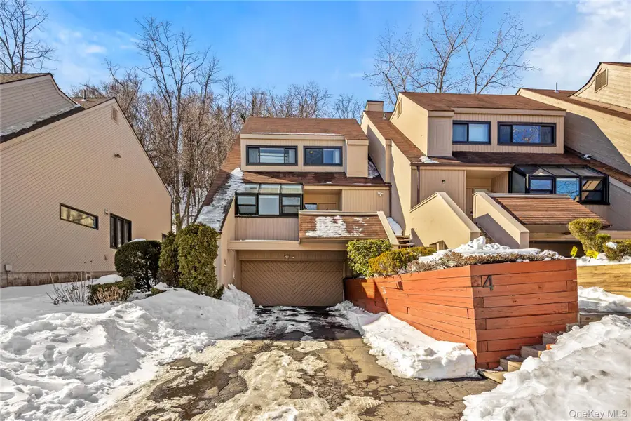 4 John Bean Court, Port Washington, NY 11050 - Image #2