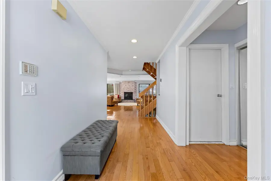 4 John Bean Court, Port Washington, NY 11050 - Image #3