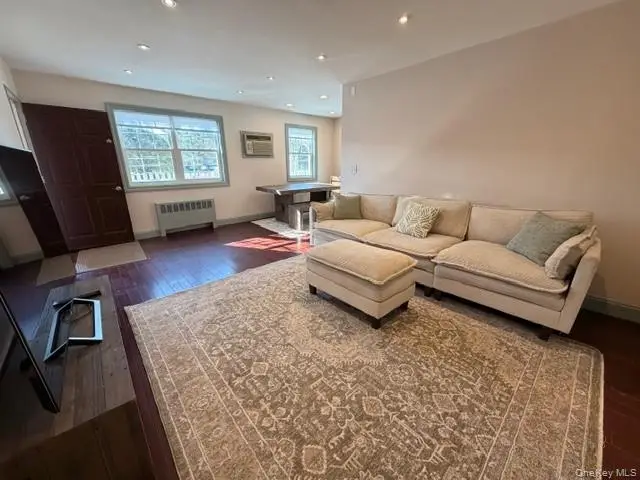 224-39 Kingsbury ave Kingsbury Ave #A, Bayside, NY 11364 - Image #2