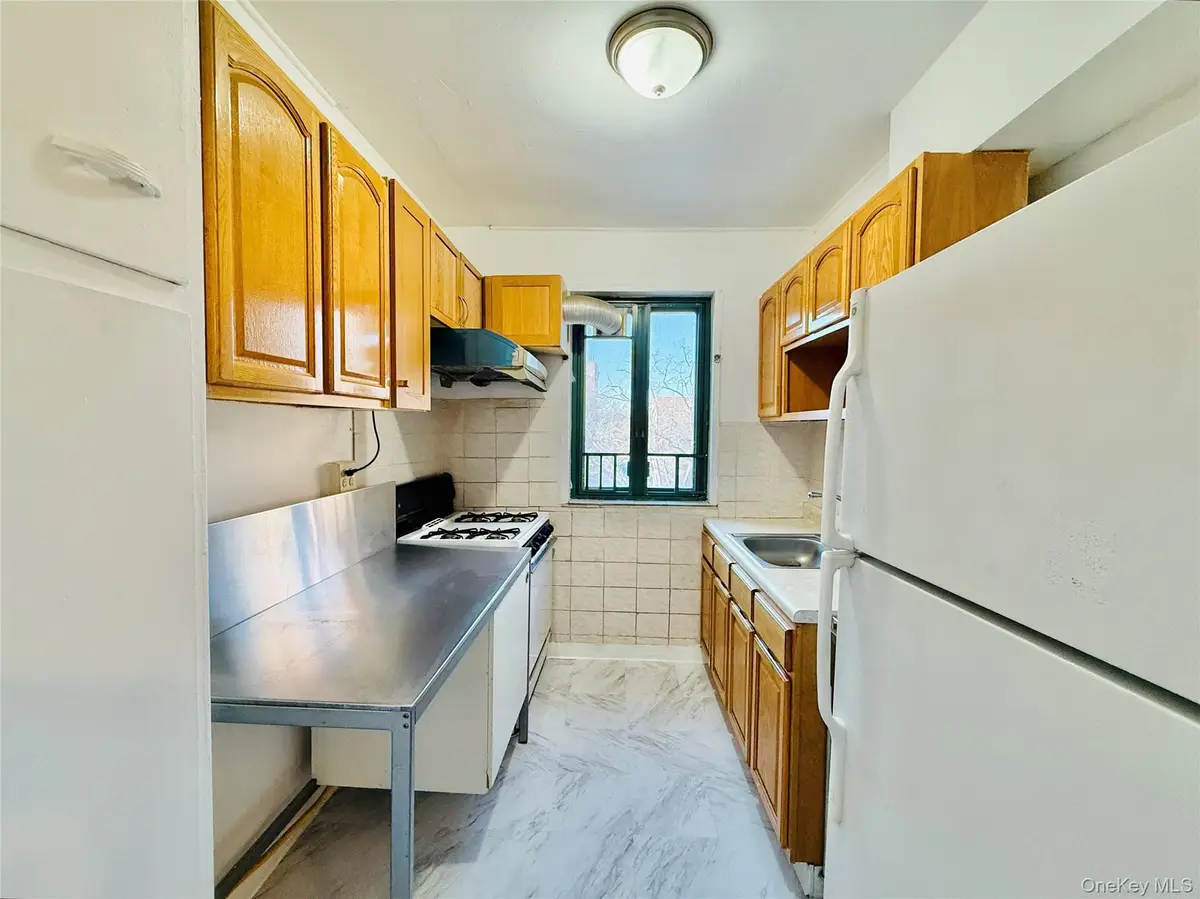 1562 Unionport Road #6G, Bronx, NY 10462 - Image #1