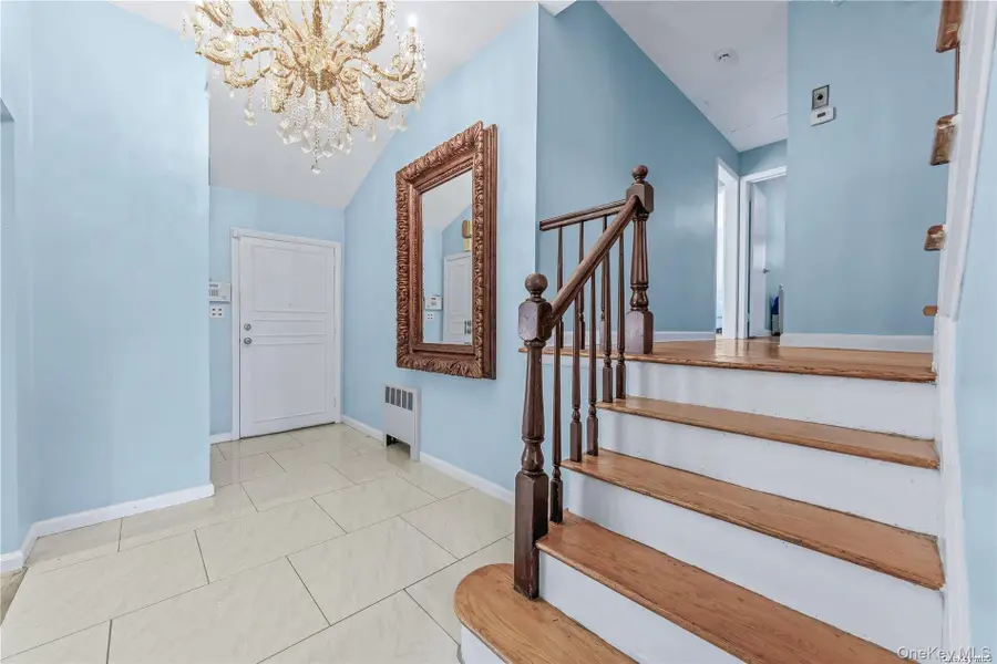 75 Hicks Lane, Great Neck, NY 11024 - #2