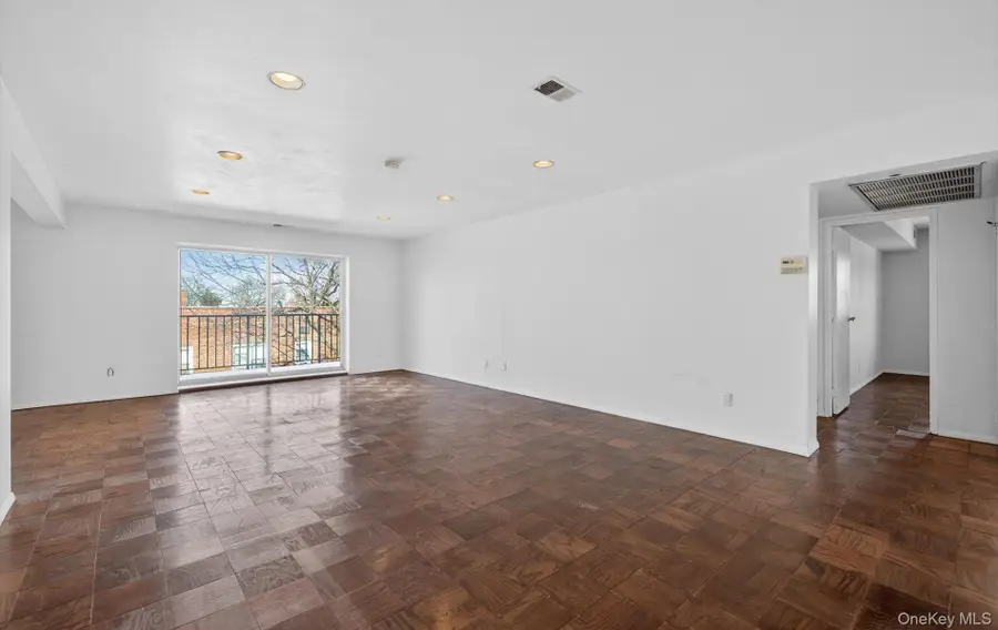 100 S Middle Neck Road #305, Great Neck, NY 11021 - Image #3