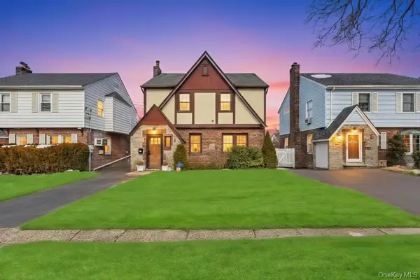 970 Benris Avenue, Franklin Square, NY 11010