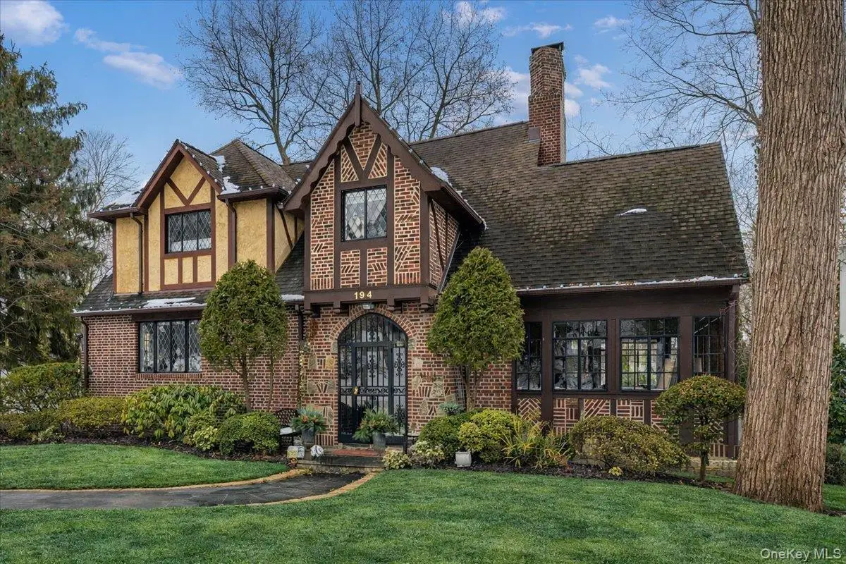 194 Hickory Grove Drive E, Larchmont, NY 10538 - #1