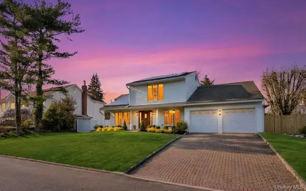 40 Hitching Post Lane, Glen Cove, NY 11542