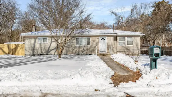 17 Nelson Place, Mastic, NY 11950