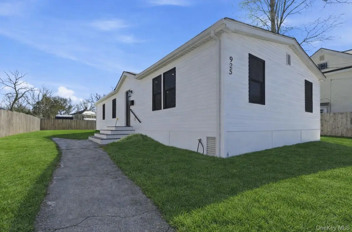 923 E Main Street, Riverhead, NY 11901 - #1