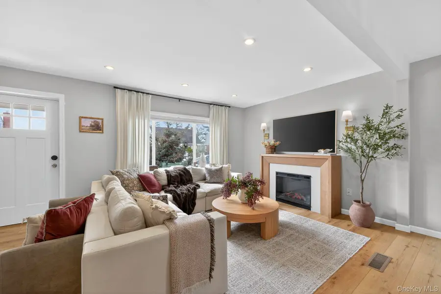 1024 Oaks Drive, Franklin Square, NY 11010 - #3