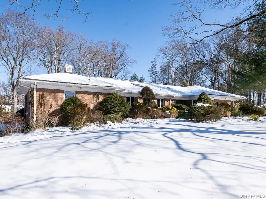 13 Lighthouse Road, Great Neck, NY 11024 - Image #2