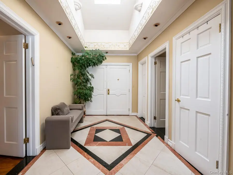 13 Lighthouse Road, Great Neck, NY 11024 - Image #3