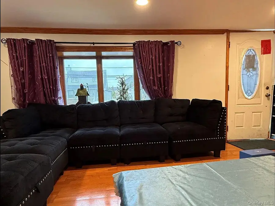 17 Litchfield Av #1 Avenue, Elmont, NY 11003 - #3