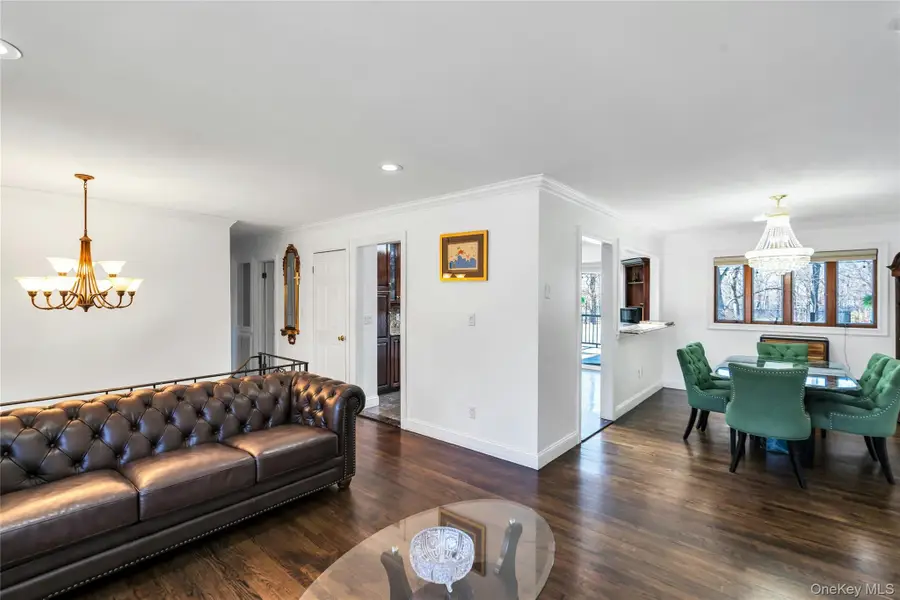 15 Fairway Drive, Old Bethpage, NY 11804 - #3