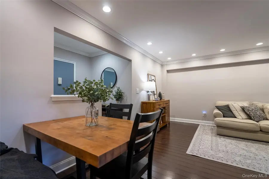 12 Edwards Street #3B, Roslyn Heights, NY 11577 - #3