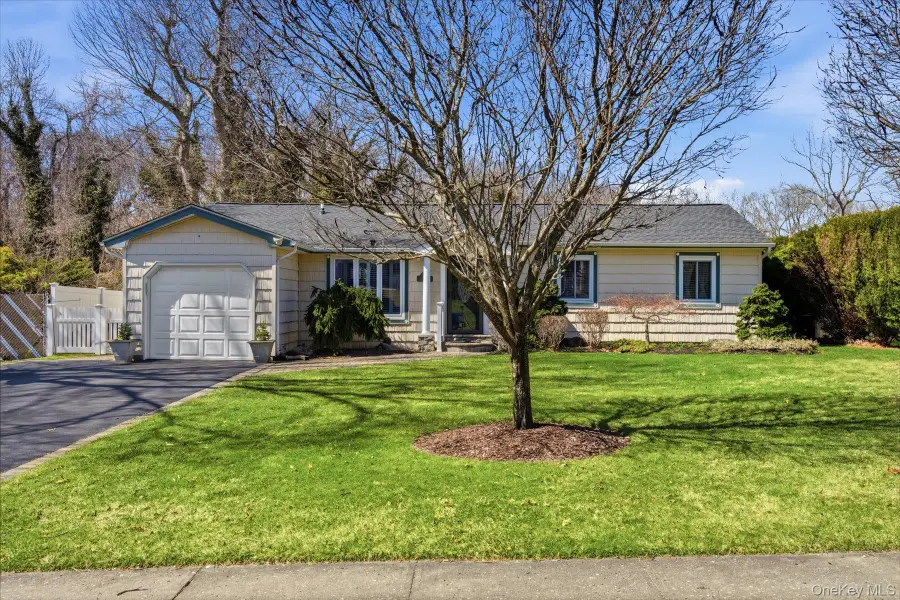 8 Natalie Court, Ronkonkoma, NY 11779 - #2