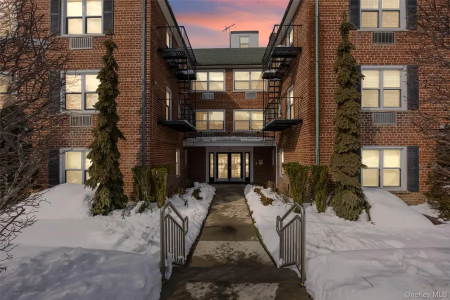 124 S Park Ave #2-S, Rockville Centre, NY 11570 - #2