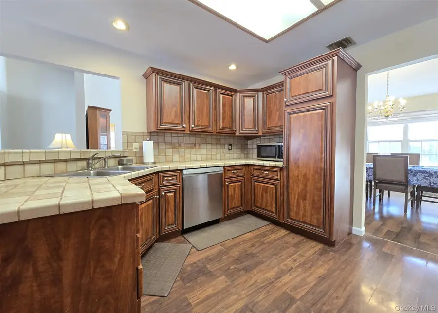 29 Pine Street, Coram, NY 11776 - #2