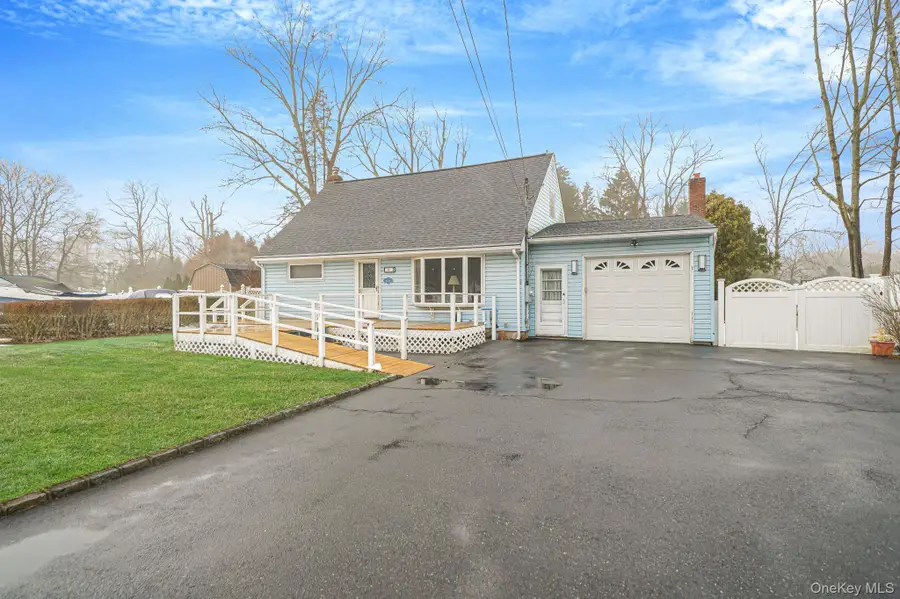 6 Noahs Path, Rocky Point, NY 11778 - #3