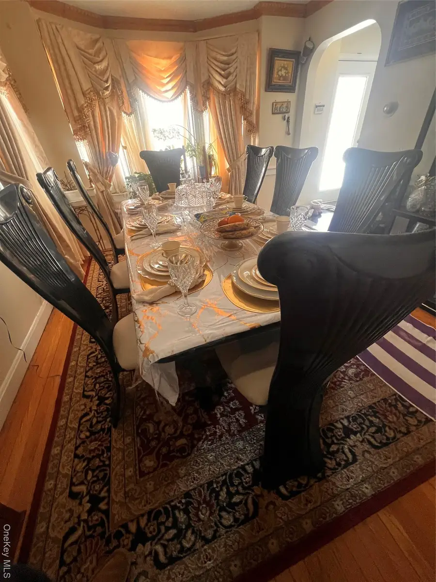 122 Rockaway Parkway, Valley Stream, NY 11580 - Image #3