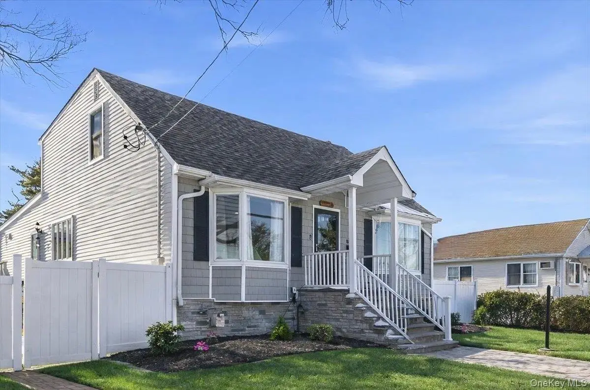 815 S 4th Street, Lindenhurst, NY 11757 - #1