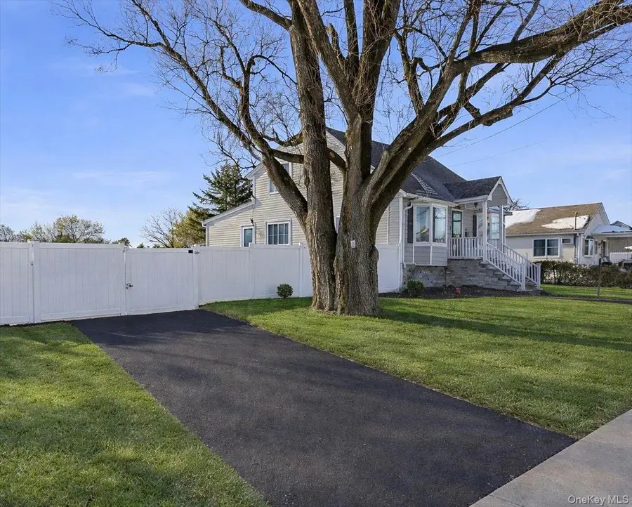 815 S 4th Street, Lindenhurst, NY 11757 - #3