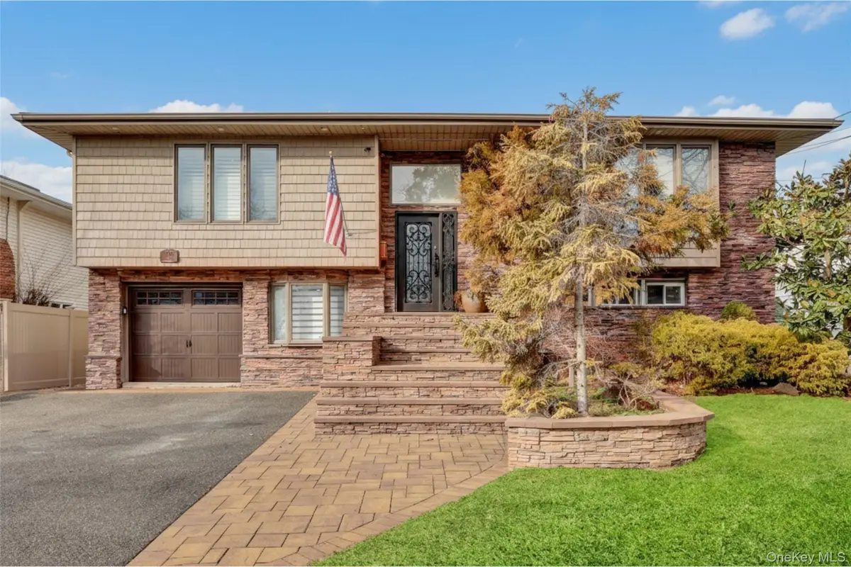 512 Links Drive E, Oceanside, NY 11572 - Image #1