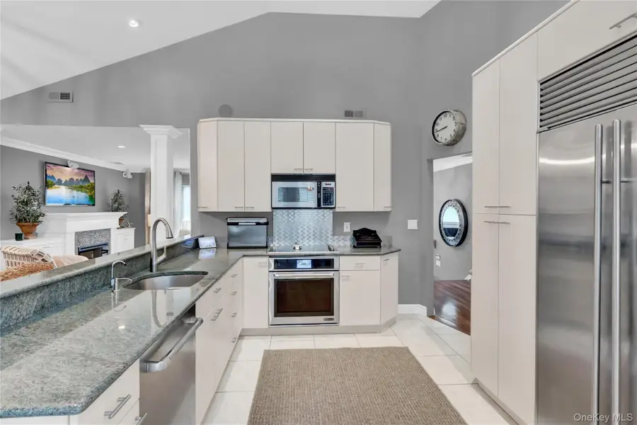 512 Links Drive E, Oceanside, NY 11572 - Image #2