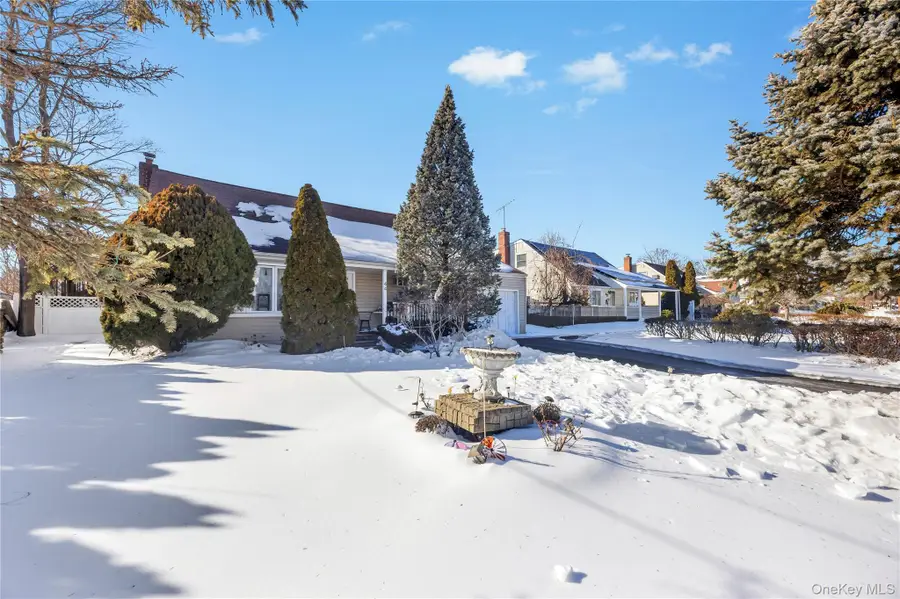 44 Seley Drive, North Babylon, NY 11703 - Image #2