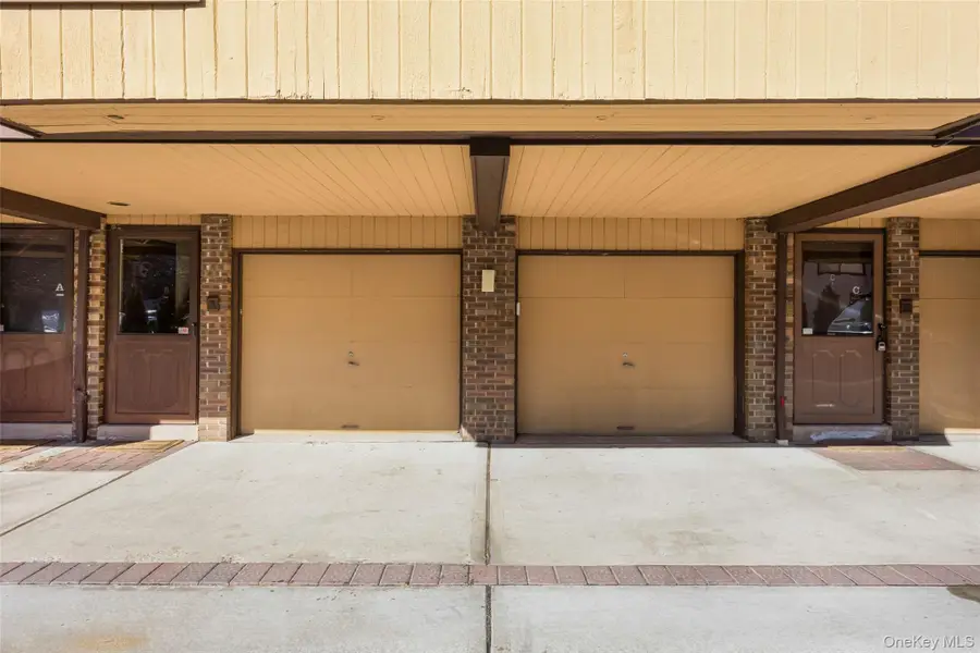 27 Bond Street #B, Great Neck, NY 11021 - #2