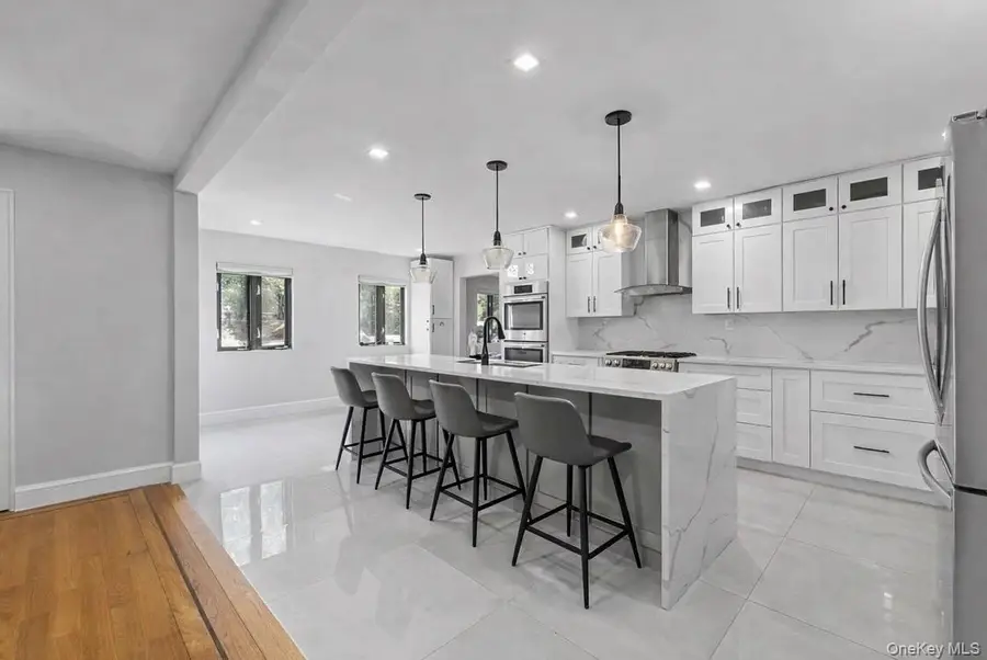 11 Brook Lane, Great Neck, NY 11023 - Image #2