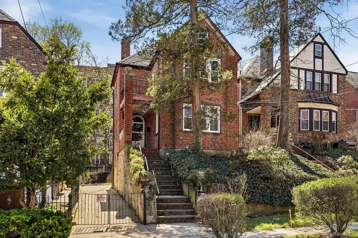 232 W 259th Street, Bronx, NY 10471 - #1