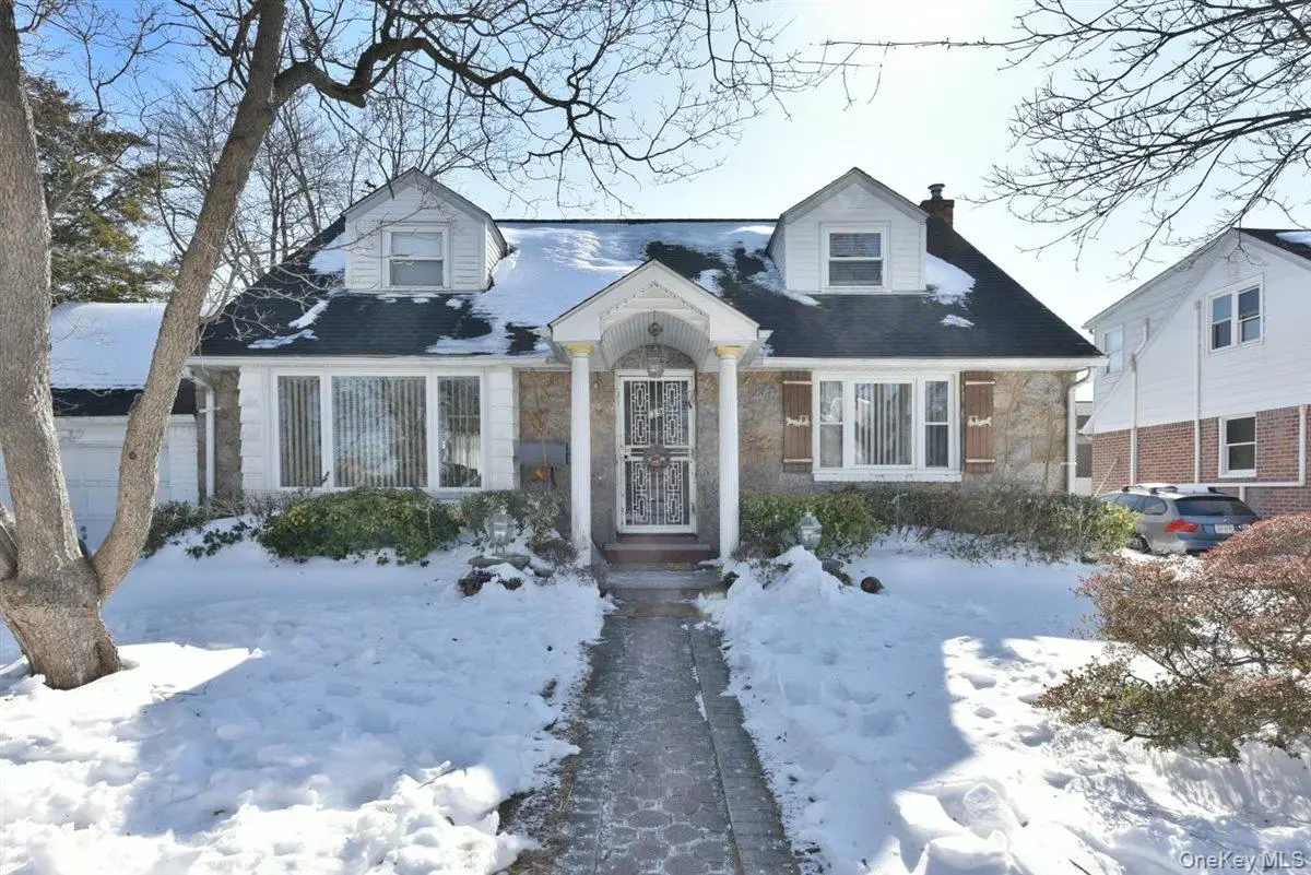 39 Greentree Road, Mineola, NY 11501 - #1