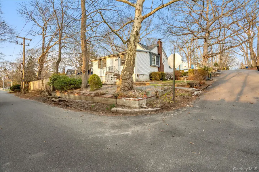 105 Lookout Drive, Sound Beach, NY 11789 - #2