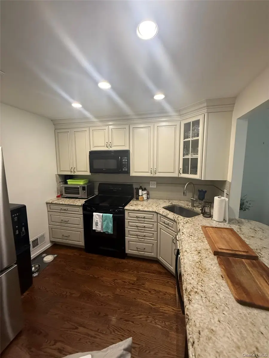 211 Treetop Circle, Nanuet, NY 10954 - #3