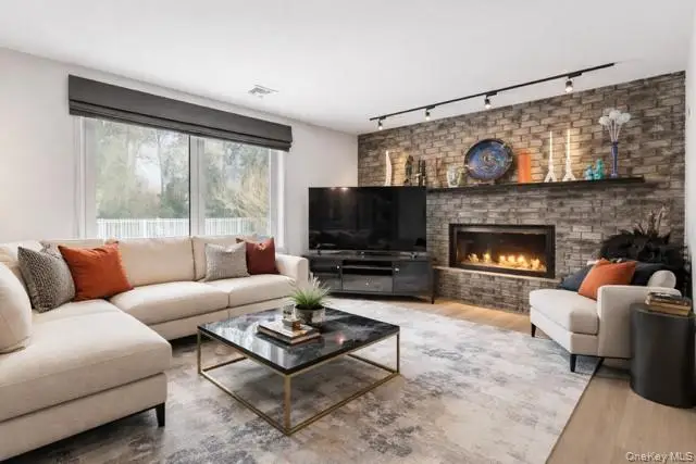 890 Thompson Drive, Bay Shore, NY 11706 - #3