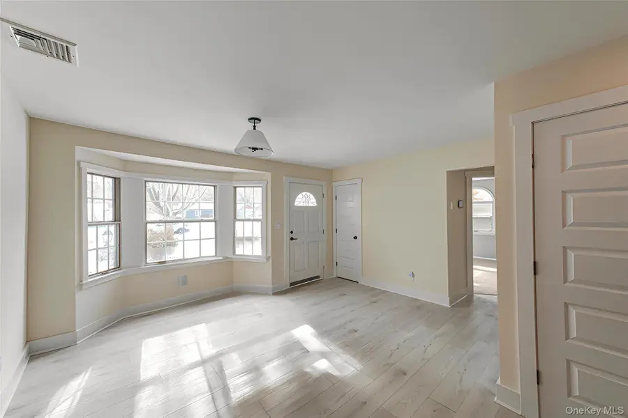 5 Breslau Street, Bay Shore, NY 11706 - #3