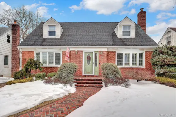 122 Laurel Drive, New Hyde Park, NY 11040