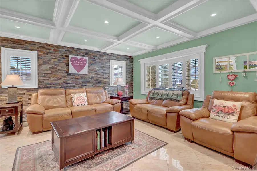 122 Laurel Drive, New Hyde Park, NY 11040 - #3