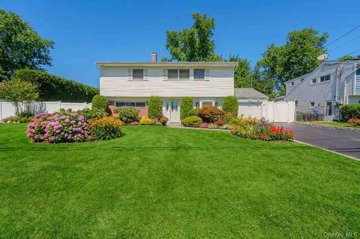 519 Gwynn Street, Babylon, NY 11702 - #1