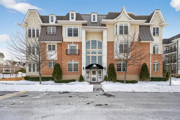 366 Roosevelt Way, Westbury, NY 11590