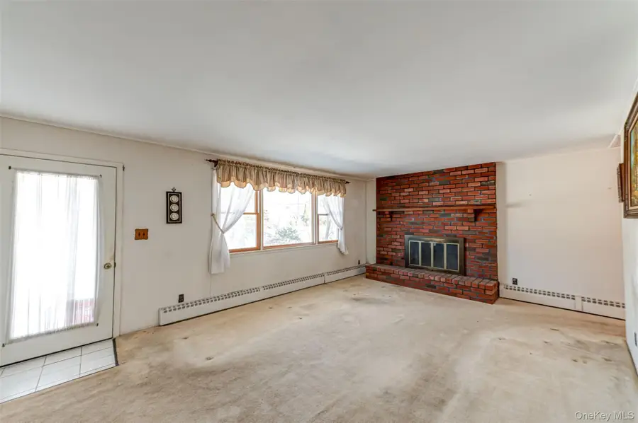 18 Annetta Avenue, Smithtown, NY 11787 - #3